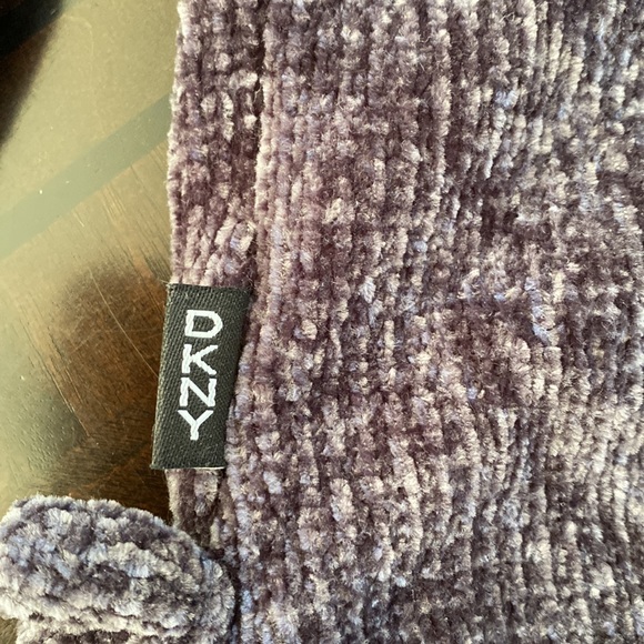 DKNY Kids' 2-piece Set, Gray sweater pink/black dot Pant. - Picture 7 of 11